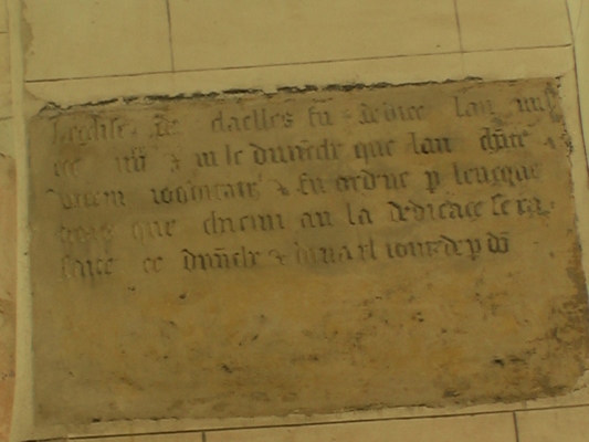 Inscription sur un pilier